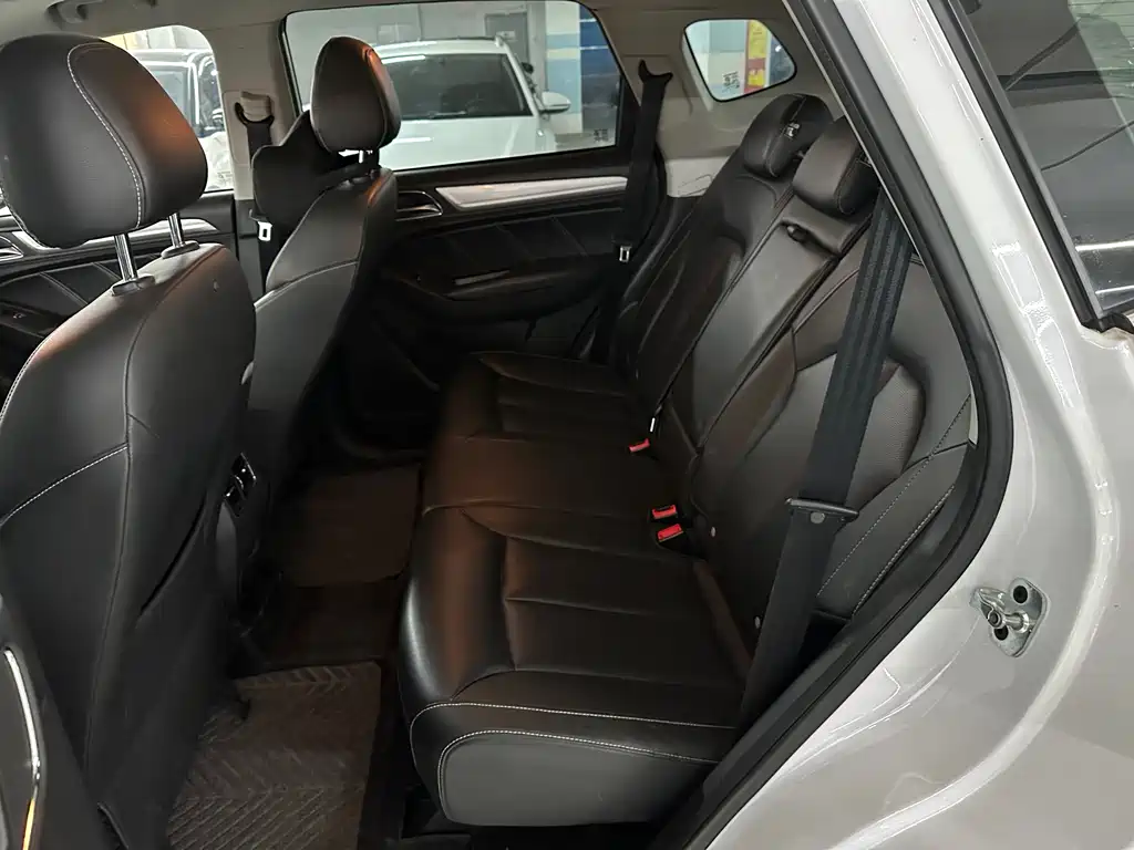 ROEWE RX5 NEW ENERGY