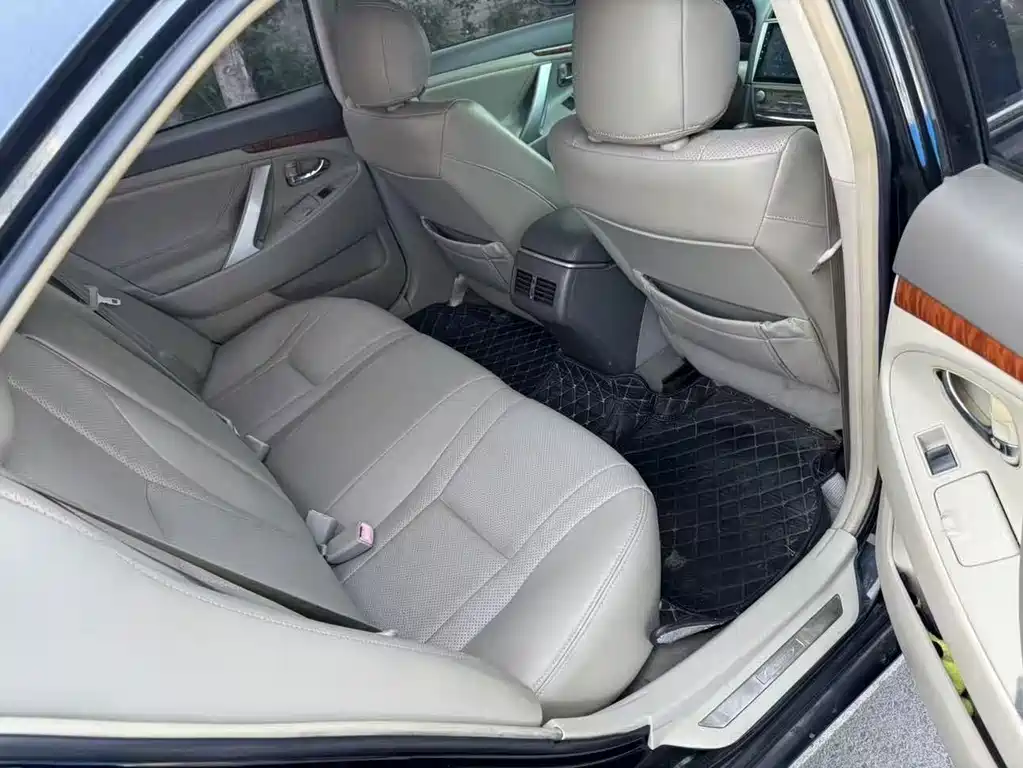 Toyota Camry — миниатюра 10