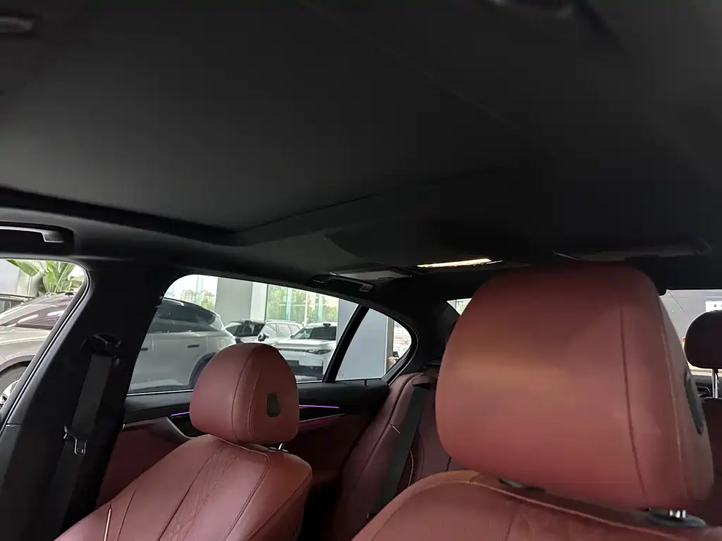 BMW 5 Series — миниатюра 8