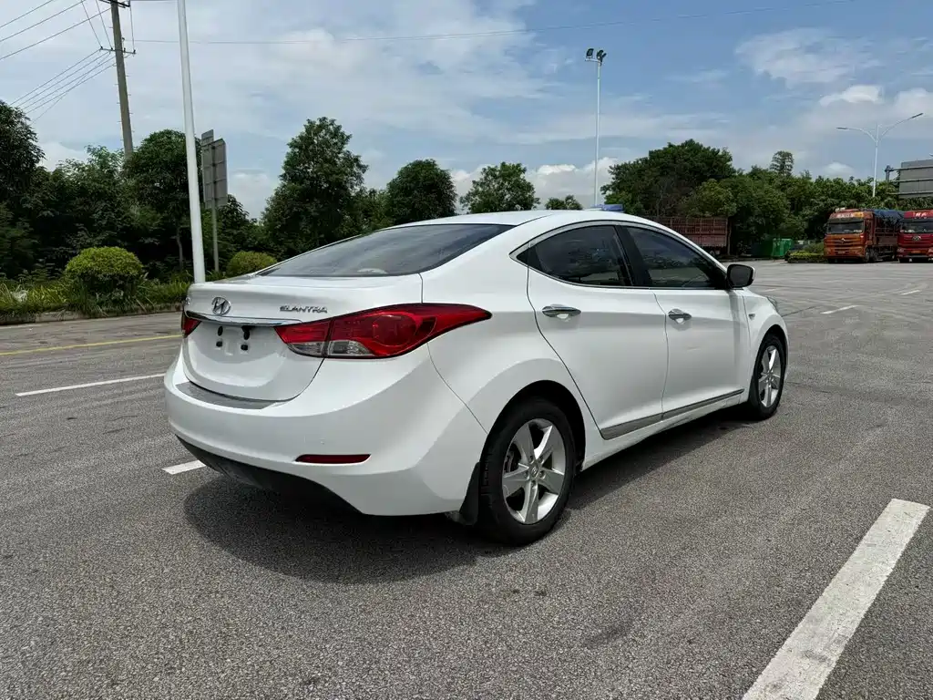Hyundai Elantra Langdong — миниатюра 4