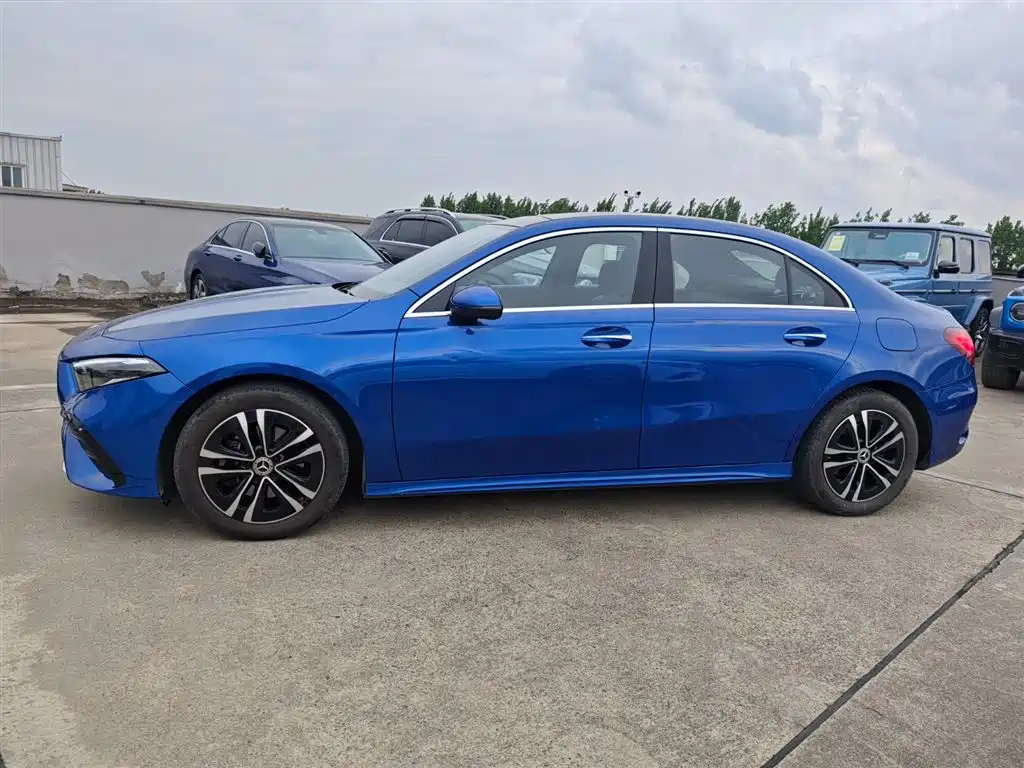 Mercedes-Benz A-Class A 2023 A 200 L