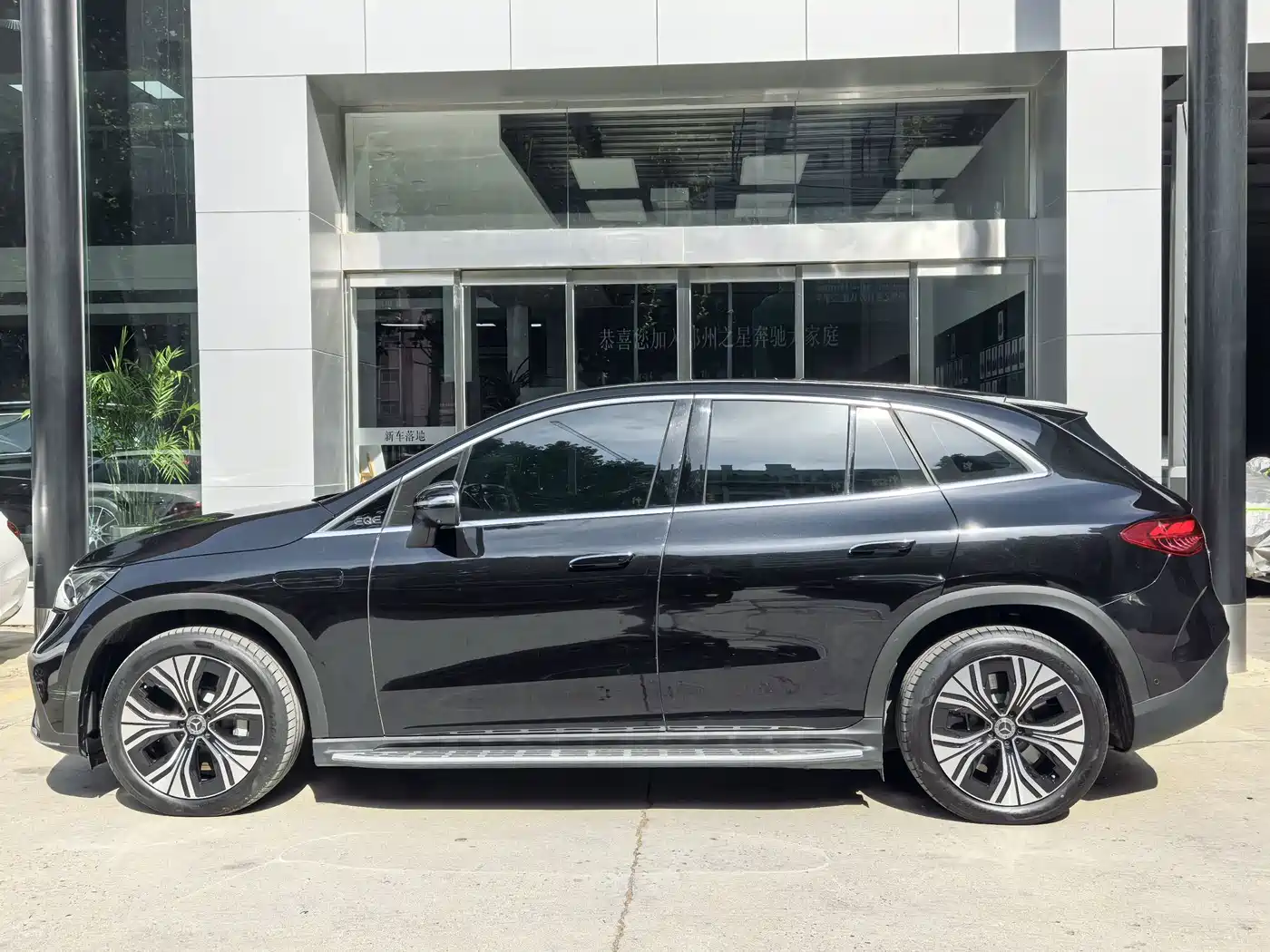Mercedes-Benz EQE SUV