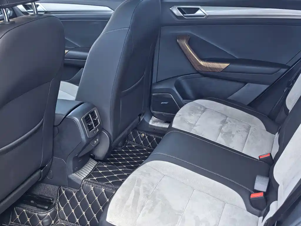 Volkswagen T-Roc — миниатюра 5
