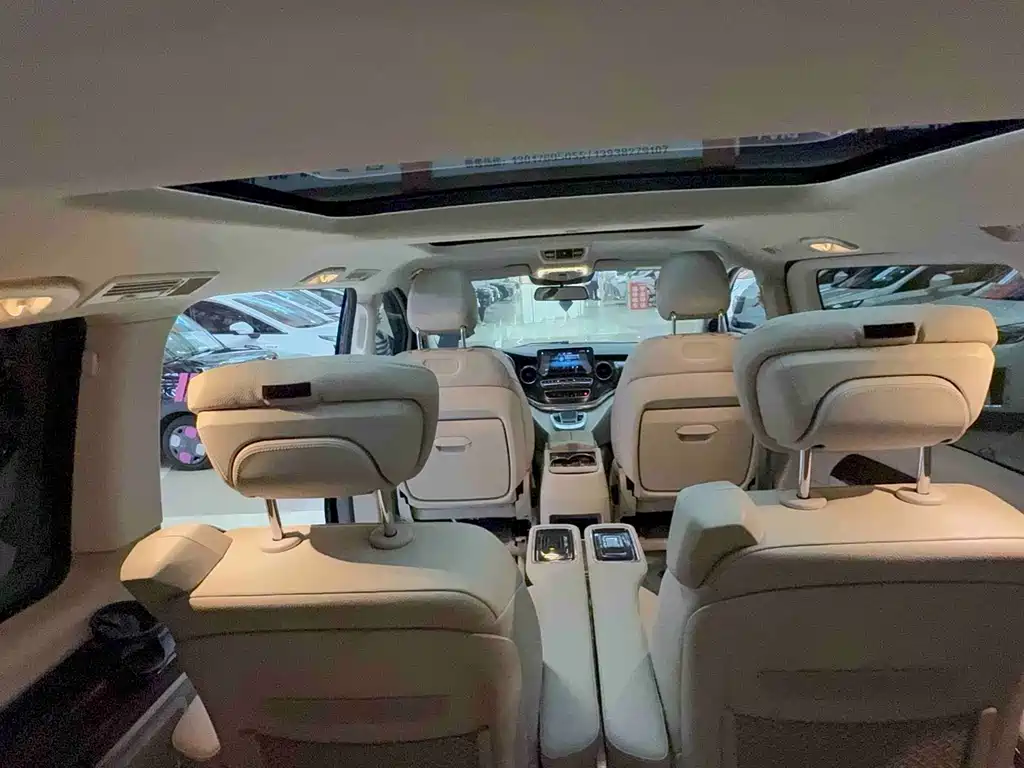 Mercedes-Benz V-Class — миниатюра 17