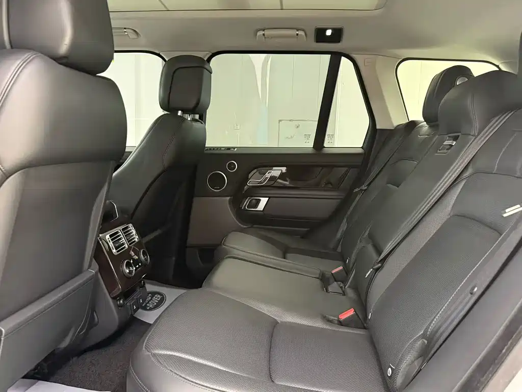 Land Rover Range Rover — миниатюра 6