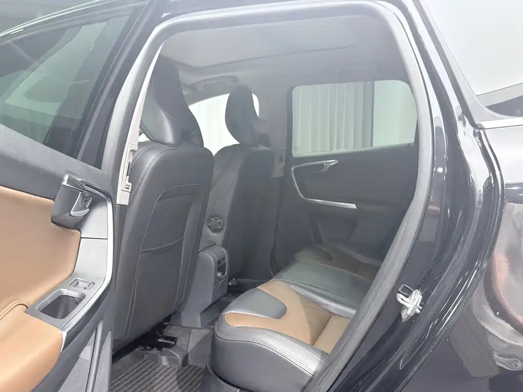 Volvo XC60 (Import) — миниатюра 12