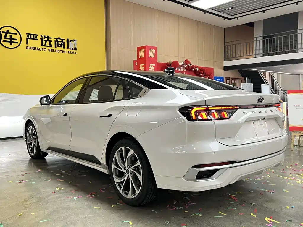 Ford Mondeo 2025 2.0T EcoBoost