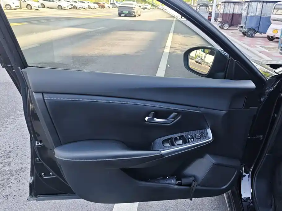 Nissan Sylphy — миниатюра 7