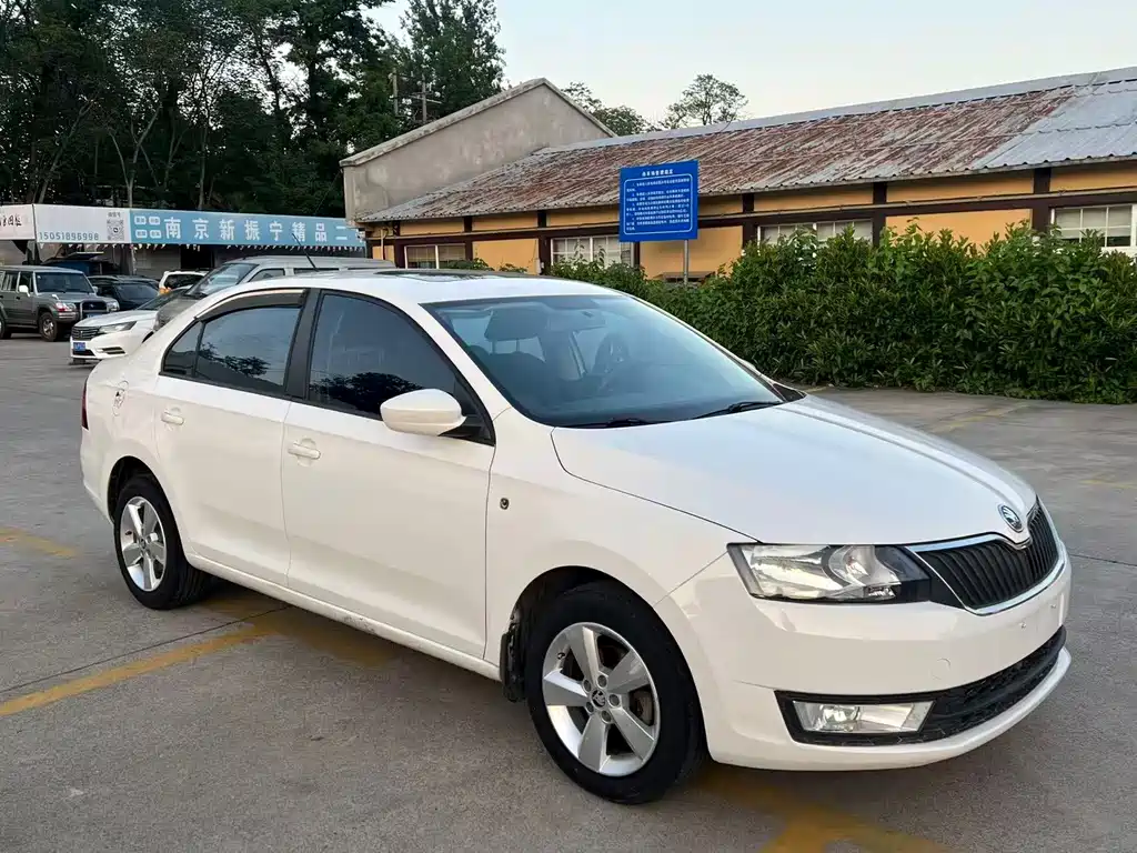 Skoda Rapid — миниатюра 3