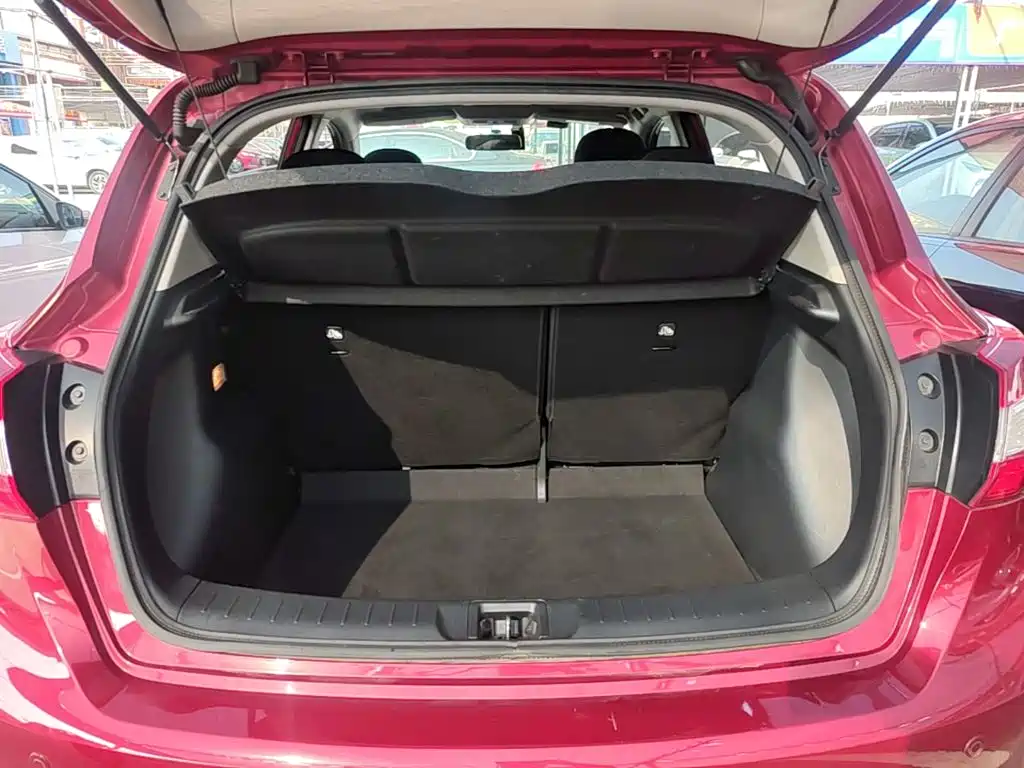 Nissan Tiida — миниатюра 19