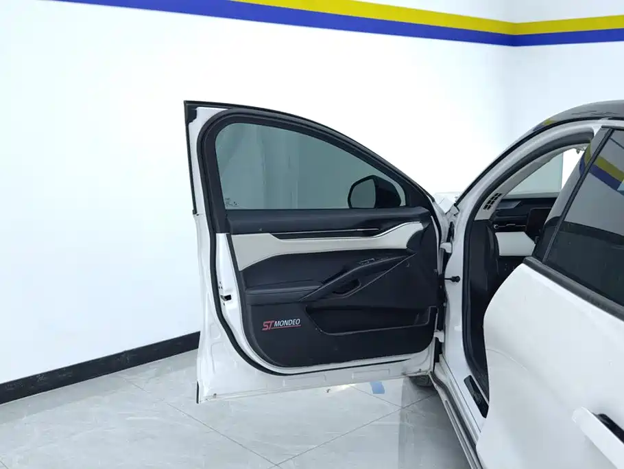 Ford Mondeo — миниатюра 7
