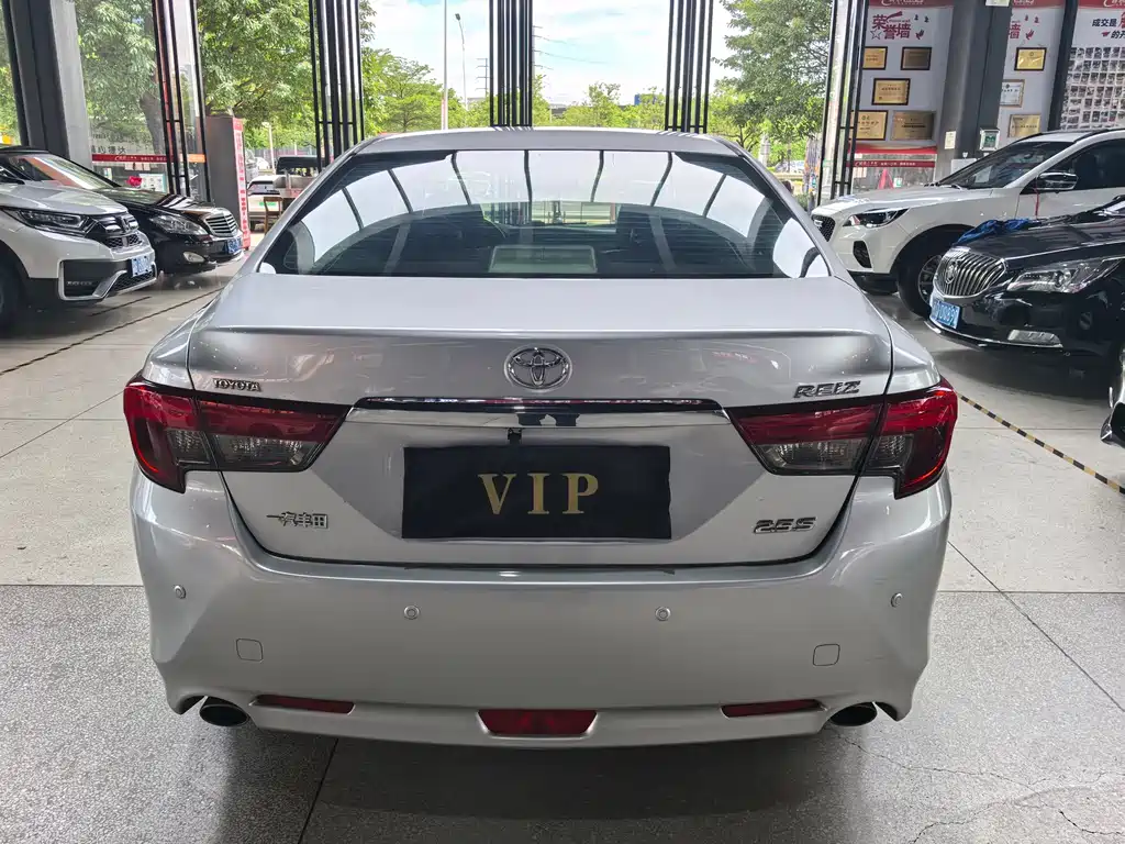 Toyota Reiz — миниатюра 5