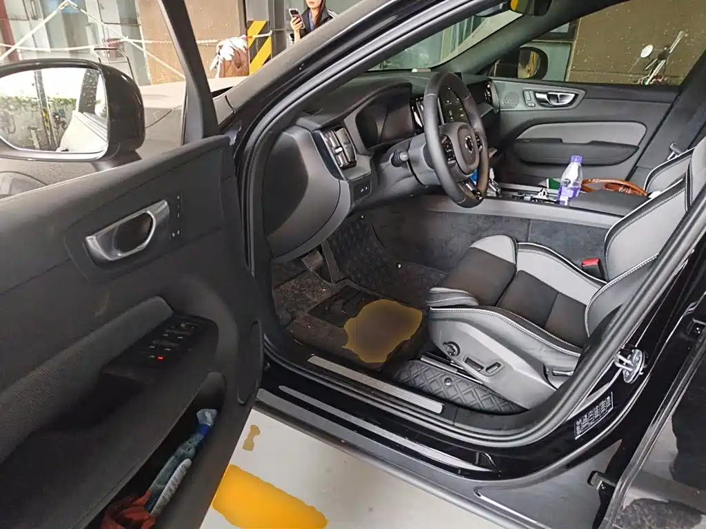 Volvo XC60 PHEV — миниатюра 12
