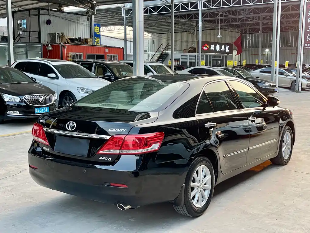 Toyota Camry — миниатюра 6