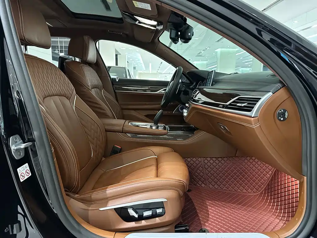 BMW 7 Series — миниатюра 11