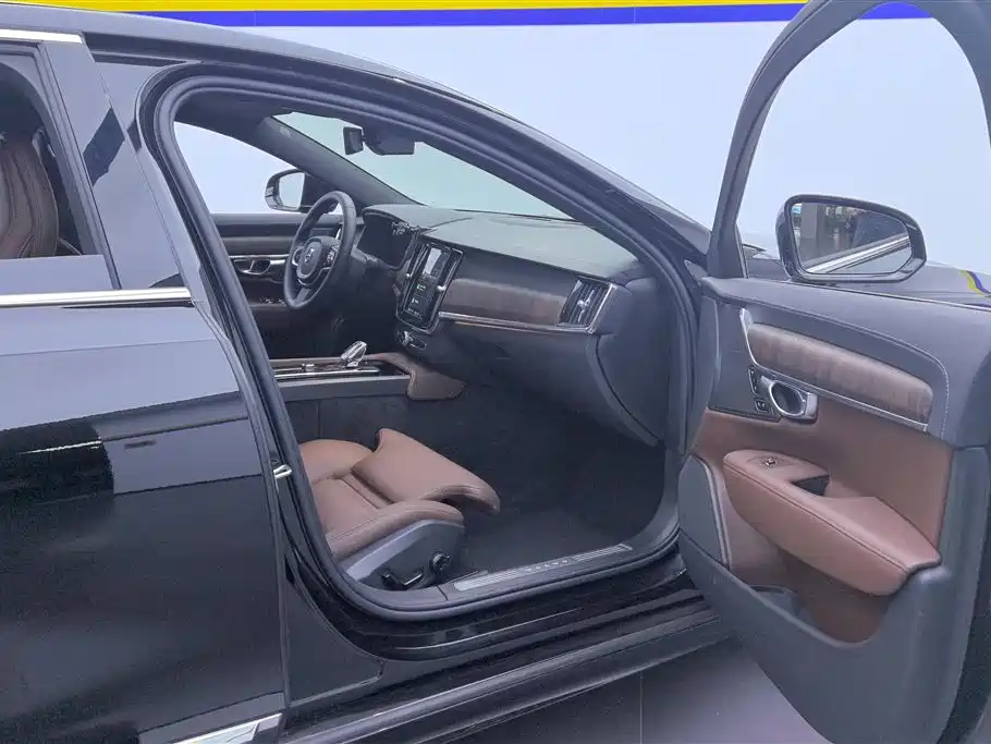 Volvo S90 2025 B5 Luxury
