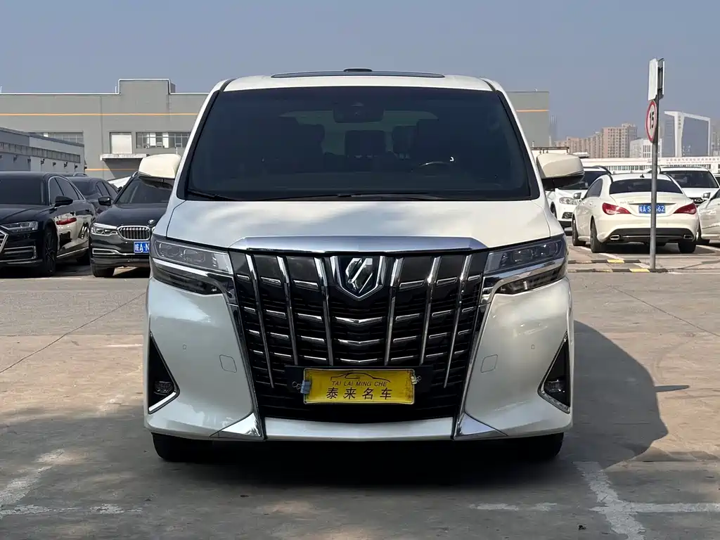 Toyota Alphard — миниатюра 2