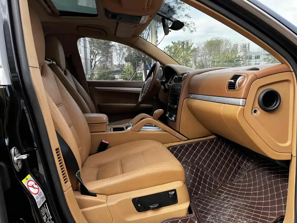 Porsche Cayenne — миниатюра 10