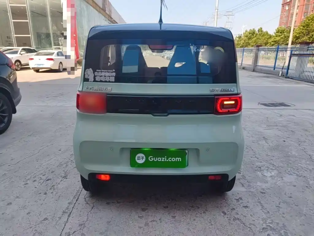 Wuling MINIEV — миниатюра 6