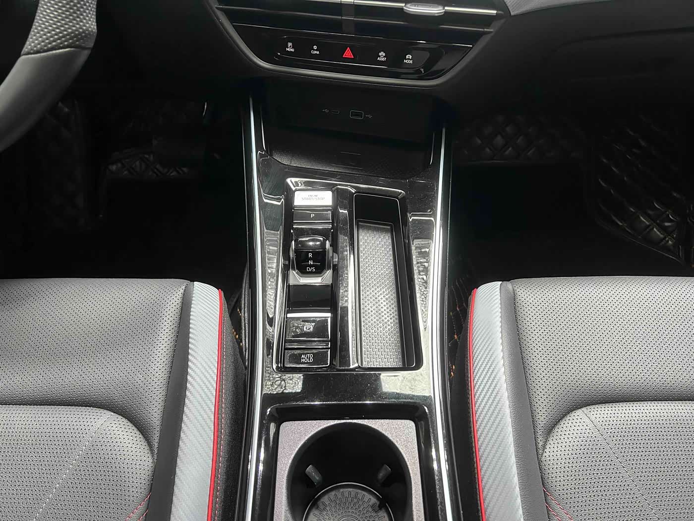 Honda Life 1.4 л 2024 г. Серебристо-серый, пробег 36000 км