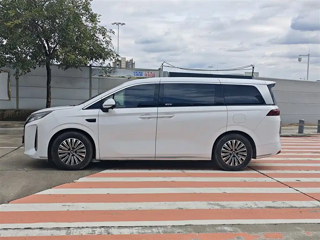 BYD Xia — миниатюра 3