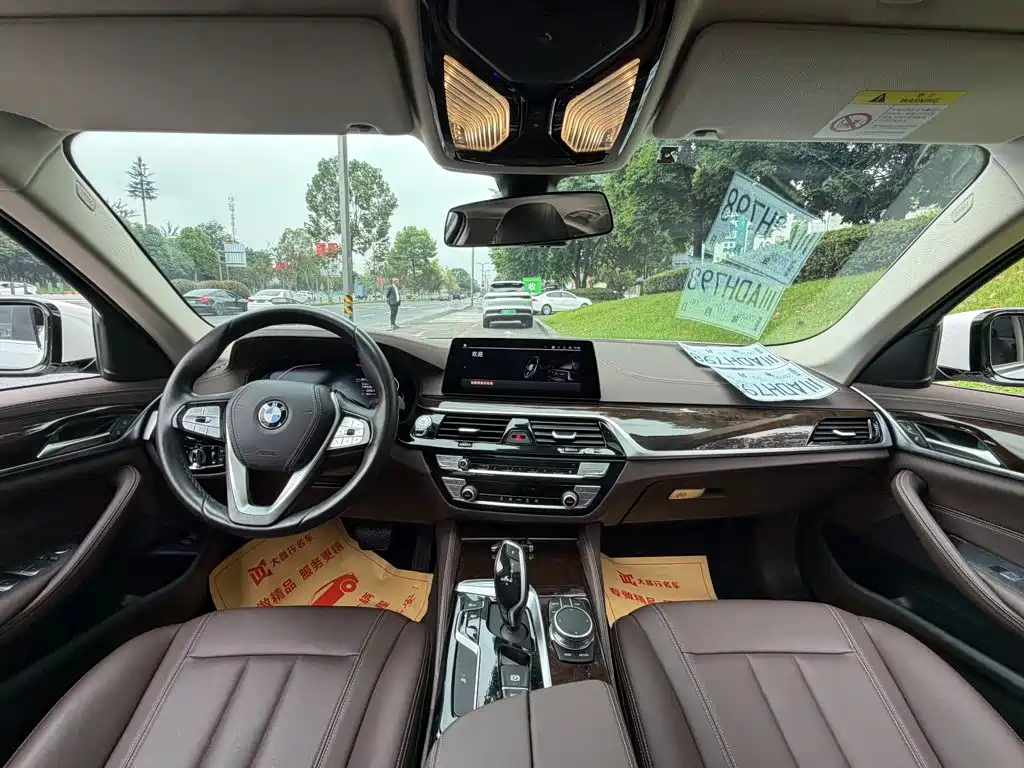 BMW 5 Series — миниатюра 13
