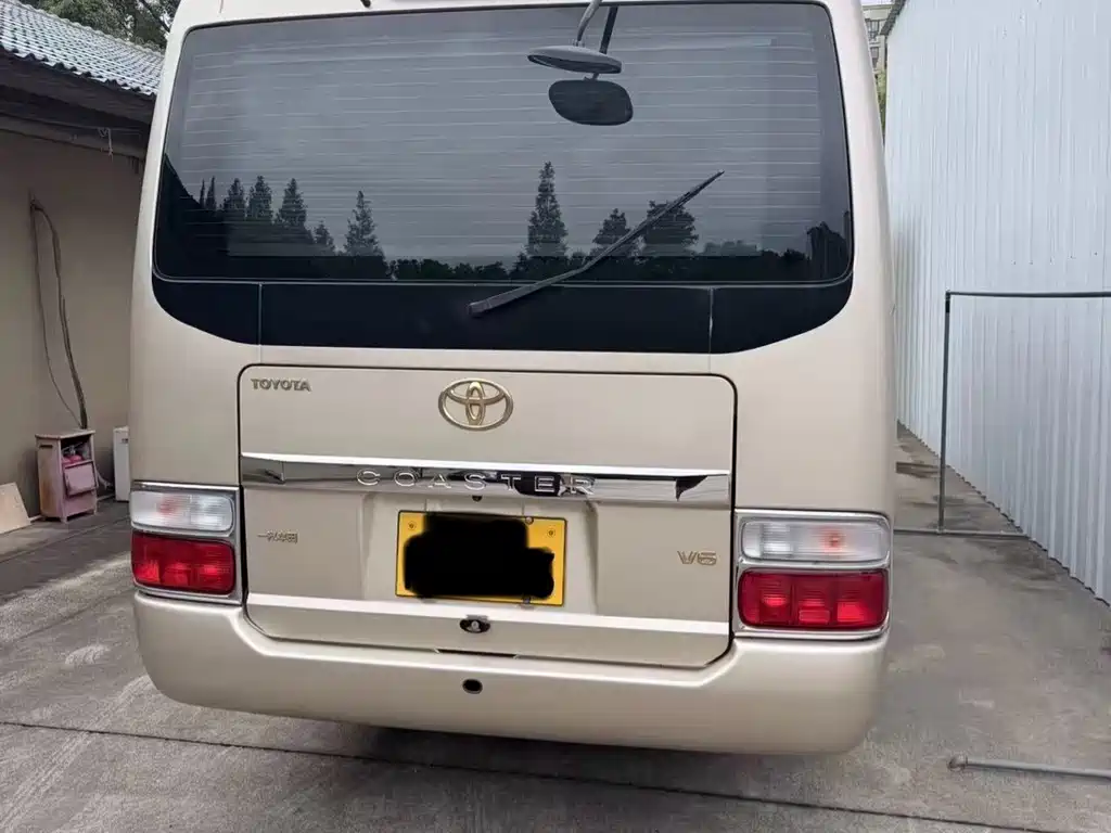 Toyota Coaster — миниатюра 2