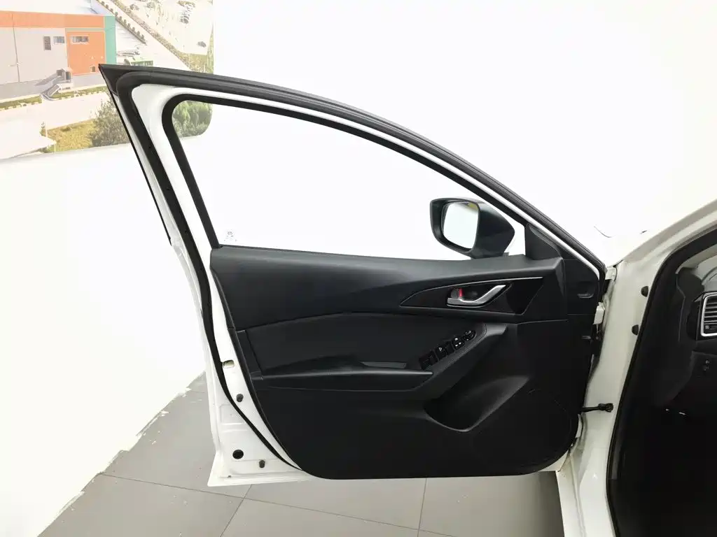 Mazda Mazda3 3 2016 1.5L AT Comfort