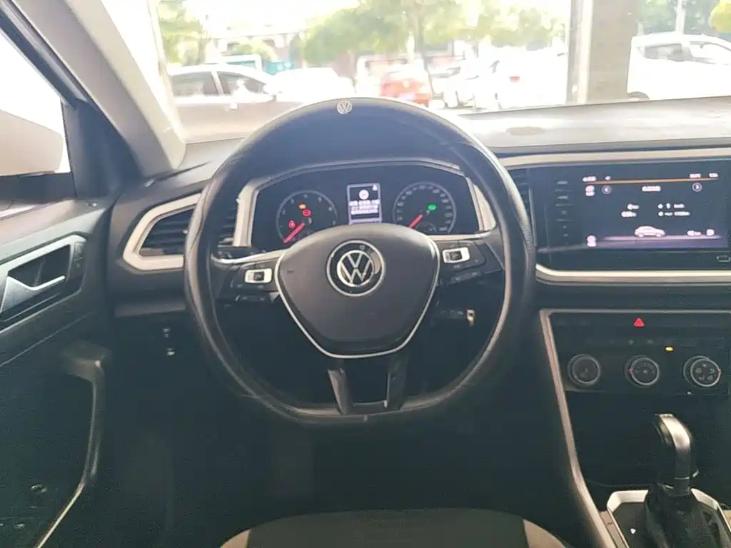 Volkswagen T-Roc — миниатюра 11