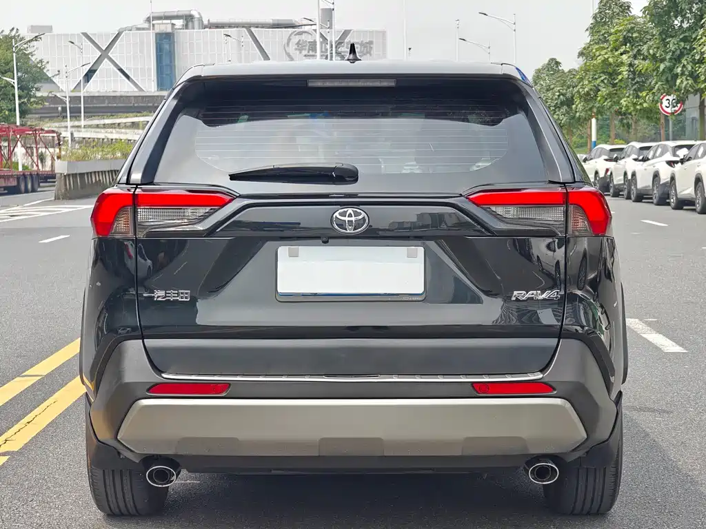 Toyota RAV4 — миниатюра 5