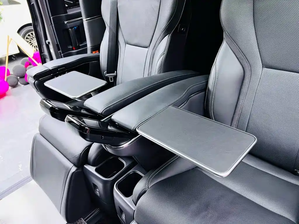 Lexus LM — миниатюра 7