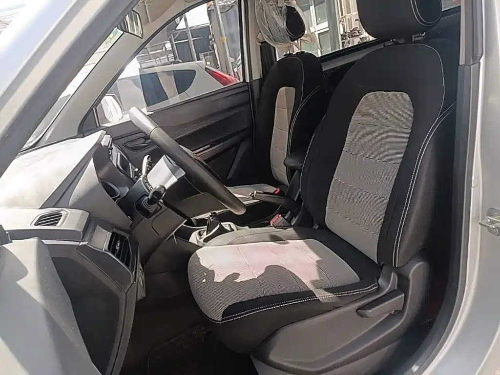 Wuling Hongguang — миниатюра 15