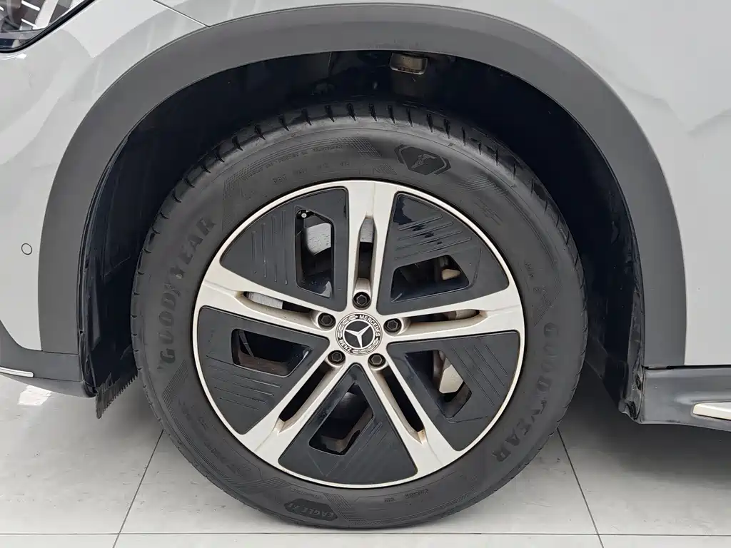 Mercedes-Benz EQE SUV — миниатюра 8