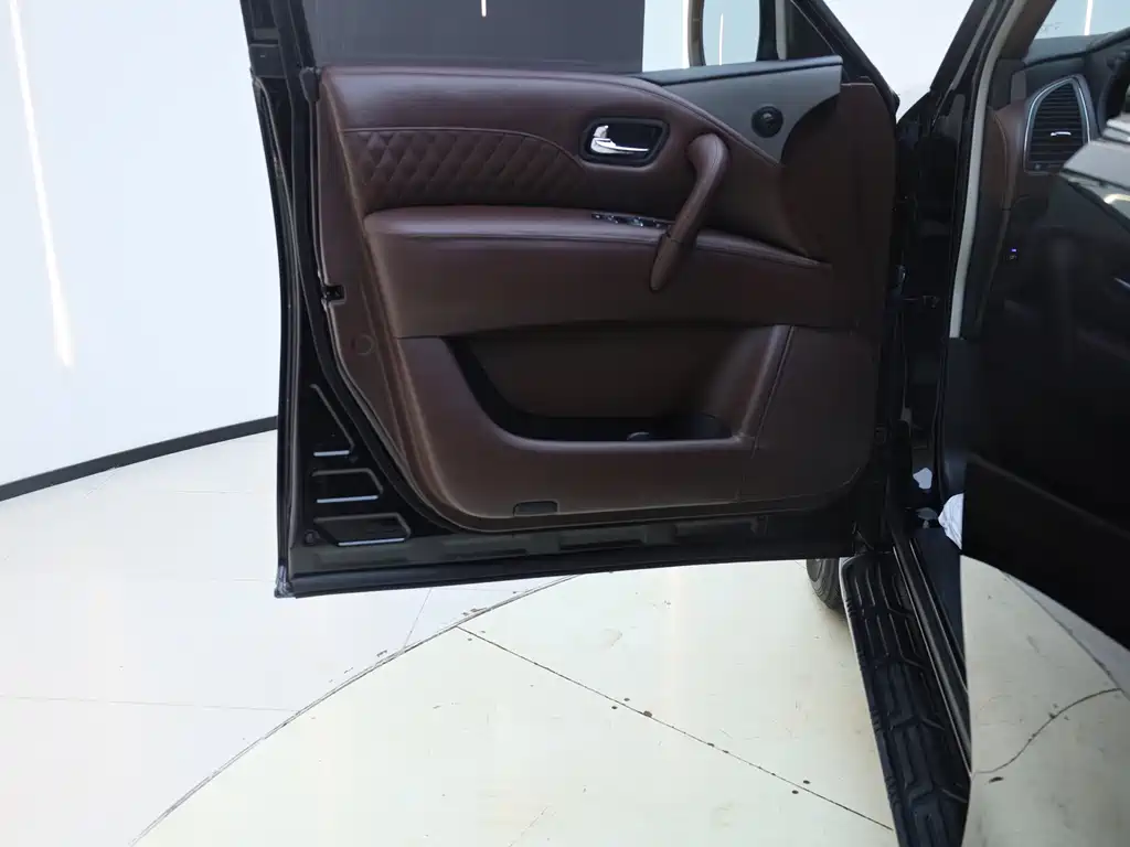Nissan Patrol — миниатюра 22