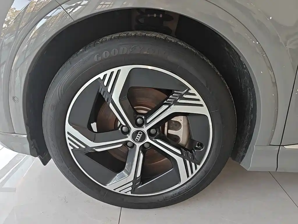 Audi Q4 e-tron — миниатюра 23