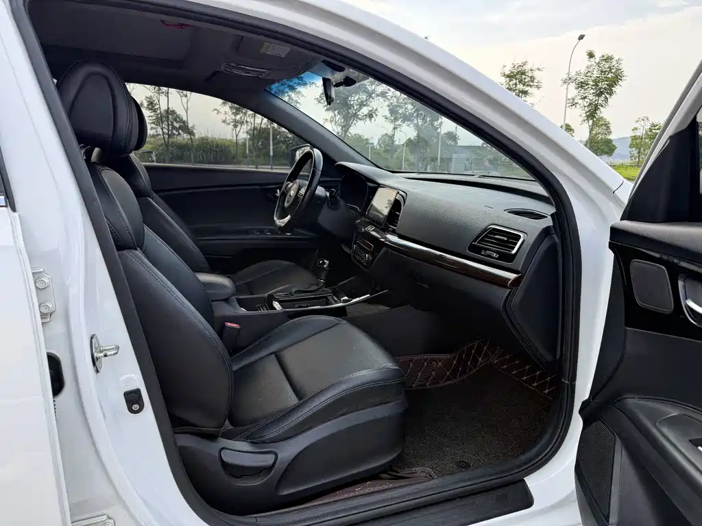 Kia K4 — миниатюра 10