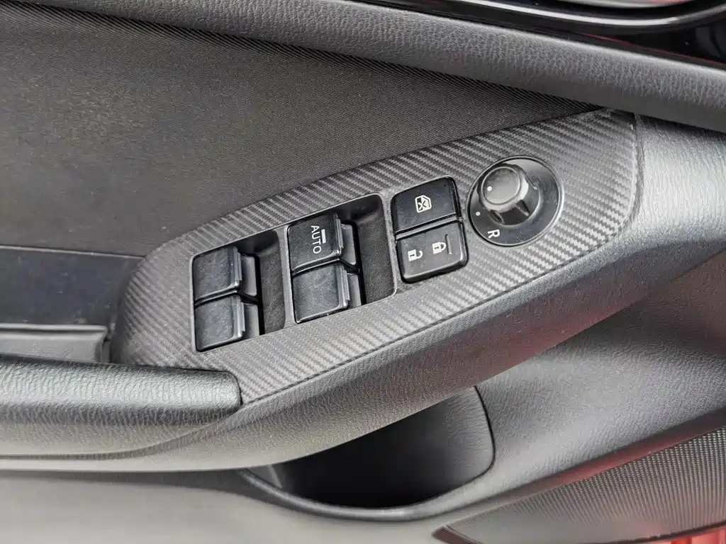 Mazda Mazda3 3 2014 1.5L AT Luxury