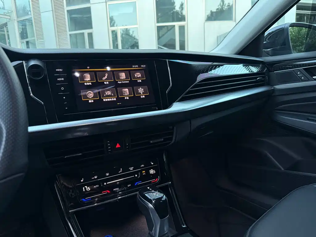 Volkswagen Passat 2023 330TSI Elite