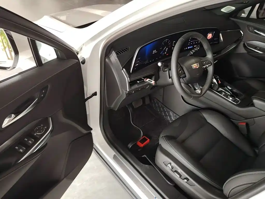 Cadillac XT4 — миниатюра 16