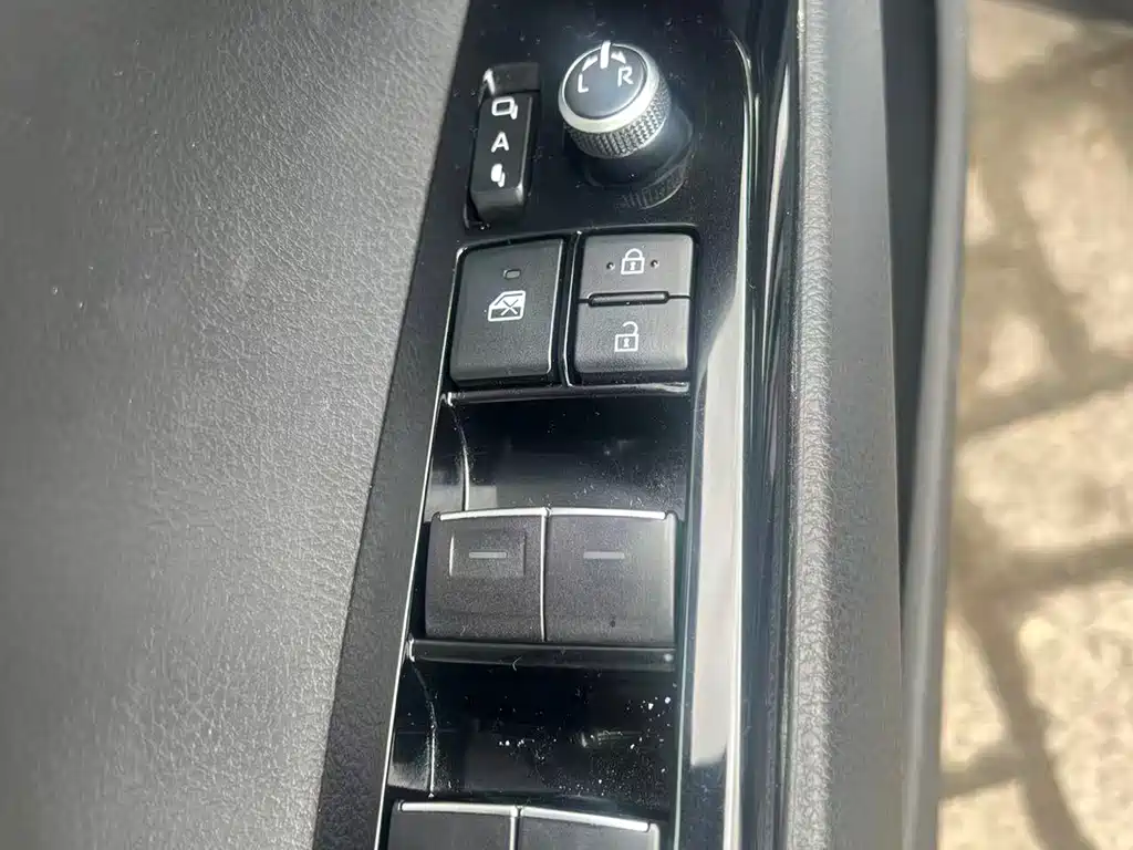 Toyota Camry 2021 2.0G Luxury