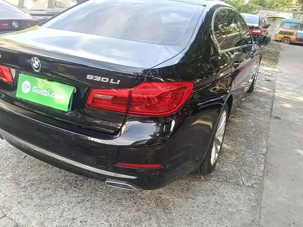 BMW 5 Series — миниатюра 8