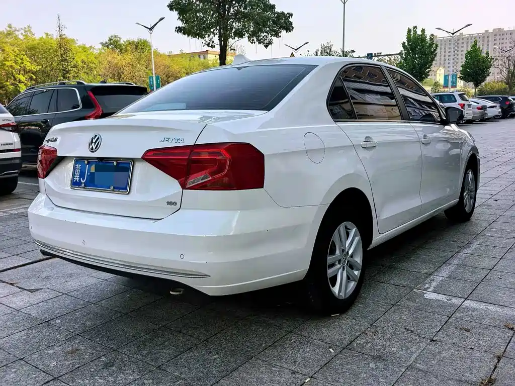 Volkswagen Jetta — миниатюра 4