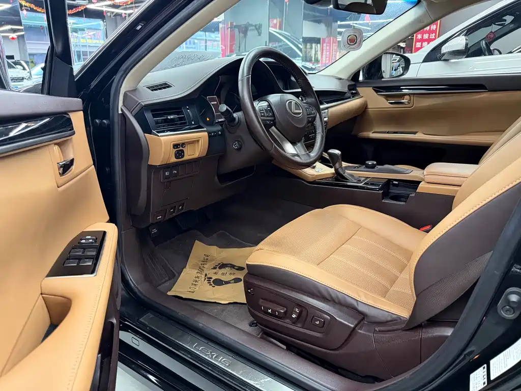 LEXUS  ES