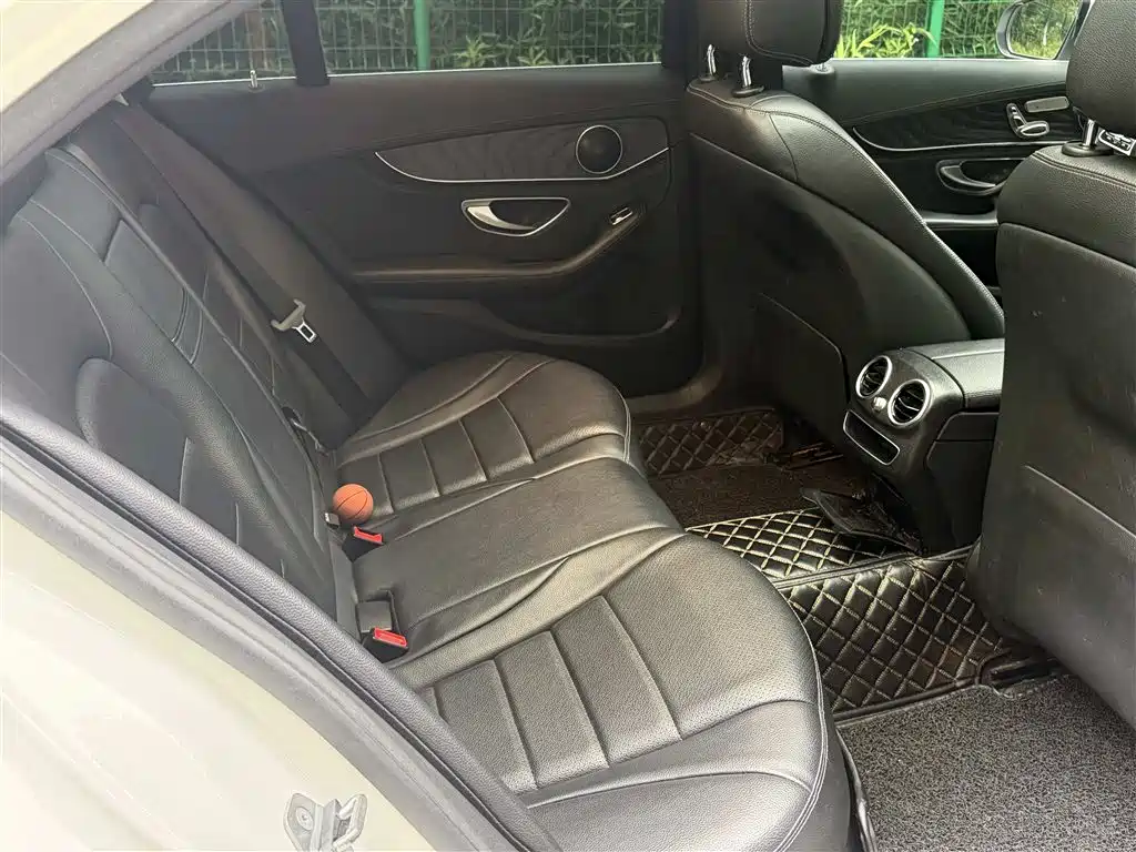 Mercedes-Benz C-Class — миниатюра 8