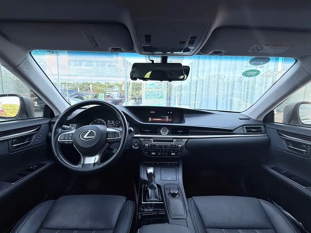 Lexus ES — миниатюра 6