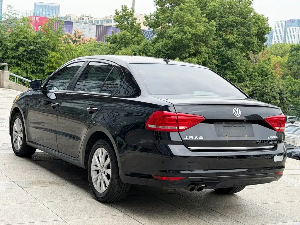 Volkswagen Lavida — миниатюра 5