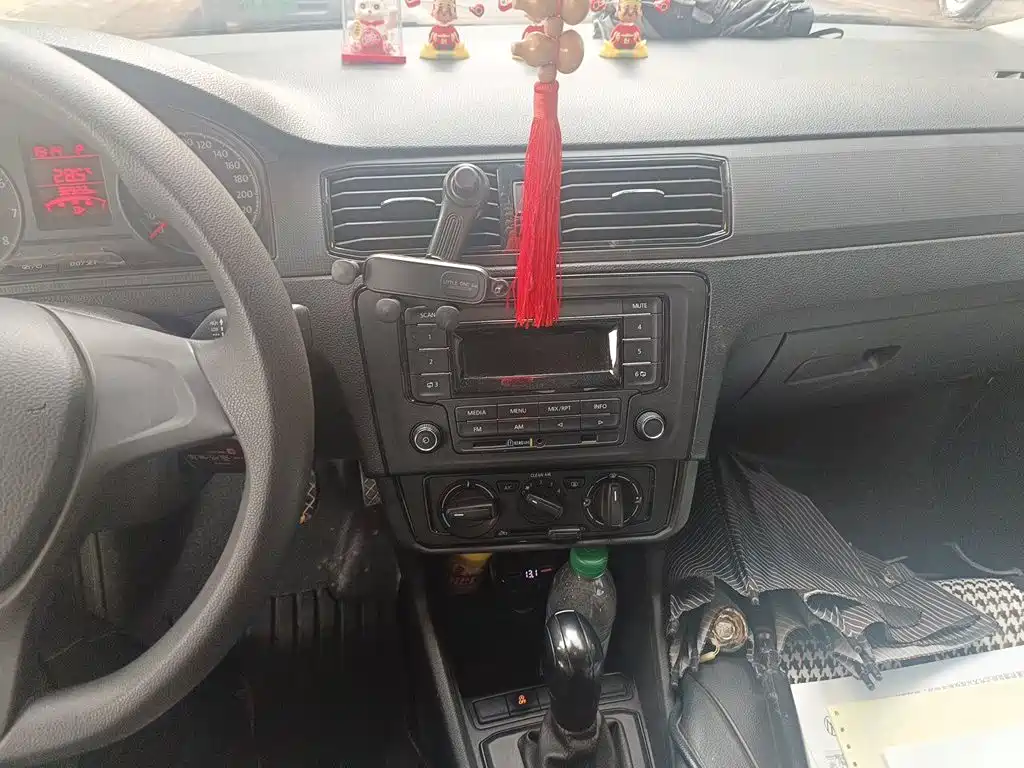 Volkswagen Santana — миниатюра 9