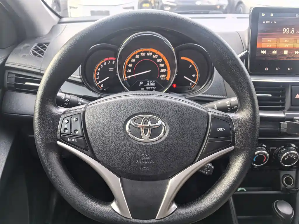 Toyota Yaris L — миниатюра 4