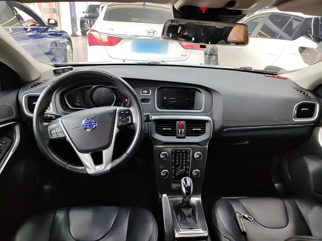 Volvo V40 — миниатюра 10