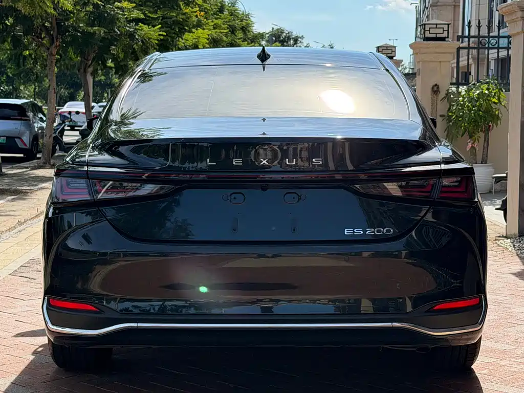 Lexus ES — миниатюра 8